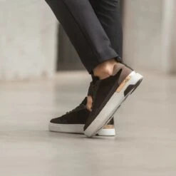 VO7 - DXB Suede Sneaker Boots Heren - Zwart - Goud - Suede Leer - Nette Heren Schoenen - Leren Lage Sneakers - Memory Shape Zolen Voor Extra Comfort - Herenschoenen - Maat 41 -Nike Winkel 1200x1200 69