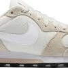 Nike Md Runner -Sneakers - Dames - Beige/Wit - Maat 41 2 Nike Md Runner -Sneakers - Dames - Beige/Wit - Maat 41 -Nike Winkel 1200x532 4