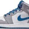 Nike Air Jordan 1 Mid (GS), True Blue Cement, DQ8423-014, EUR 40 -Nike Winkel 1200x680 1