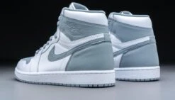 Nike Air Jordan 1 Retro High OG, Stealth, 555088-037, EUR 43 -Nike Winkel 1200x687 2