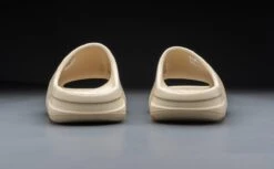 Adidas Yeezy Slide Bone (2022 Restock) FZ5897 Maat 44 1/2 Kleur Als Op Foto Schoenen -Nike Winkel 1200x744