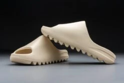 Adidas Yeezy Slide Bone (2022 Restock) FZ5897 Maat 44 1/2 Kleur Als Op Foto Schoenen -Nike Winkel 1200x800 131