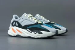 Adidas Yeezy Boost 700 Wave Runner Solid Grey B75571 Maat 40 2/3 GRIJS Schoenen 25 Adidas Yeezy Boost 700 Wave Runner Solid Grey B75571 Maat 40 2/3 GRIJS Schoenen -Nike Winkel 1200x800 143