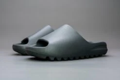 Adidas Yeezy Slide Onyx HQ6448 Maat 39 Kleur Als Op Foto Schoenen 12 Adidas Yeezy Slide Onyx HQ6448 Maat 39 Kleur Als Op Foto Schoenen -Nike Winkel 1200x800 146