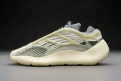 Adidas Yeezy 700 V3 Fade Salt ID1674 Maat 44 2/3 Kleur Als Op Foto Schoenen -Nike Winkel 1200x800 87